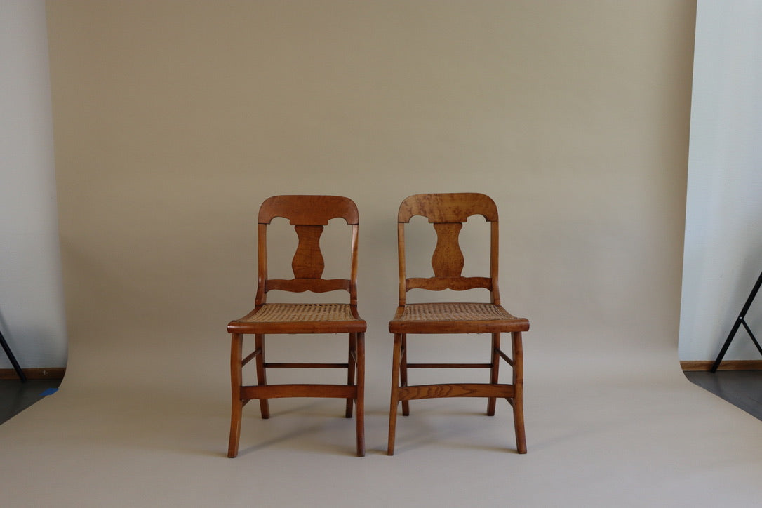 Early 20th Century Pair of Walnut Frame Chairs With Cane Seats